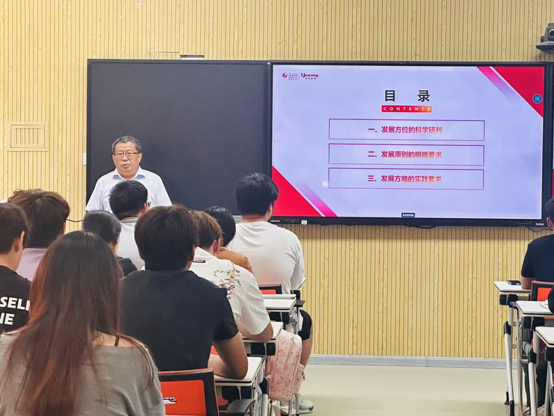 学校党委委员、副校长李峰为机械...