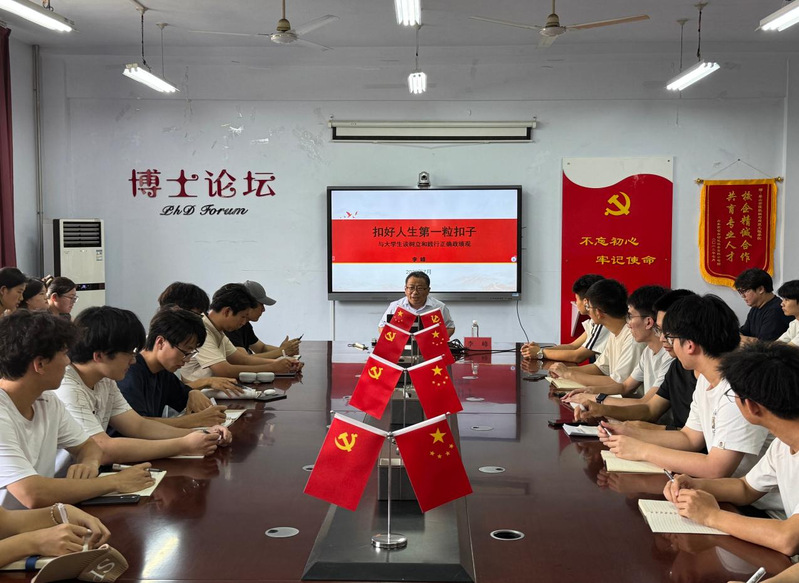 党委委员、副校长李峰为机械工程...