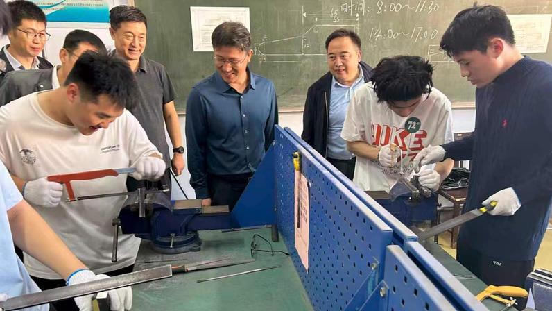 田杰昌副校长莅临机械工程学院调...