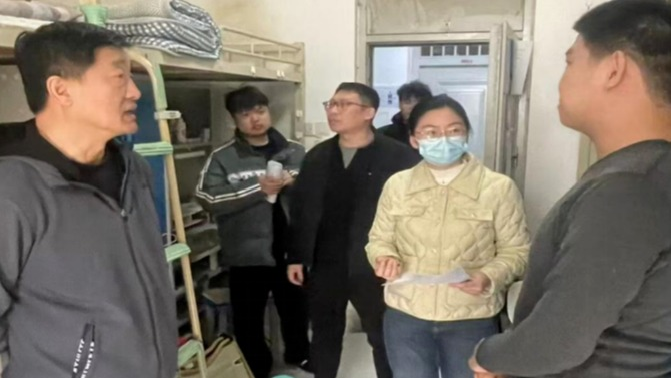 机械工程学院领导走访毕业生宿舍